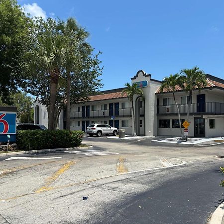 Motel 6 Riviera Beach Fl Экстерьер фото