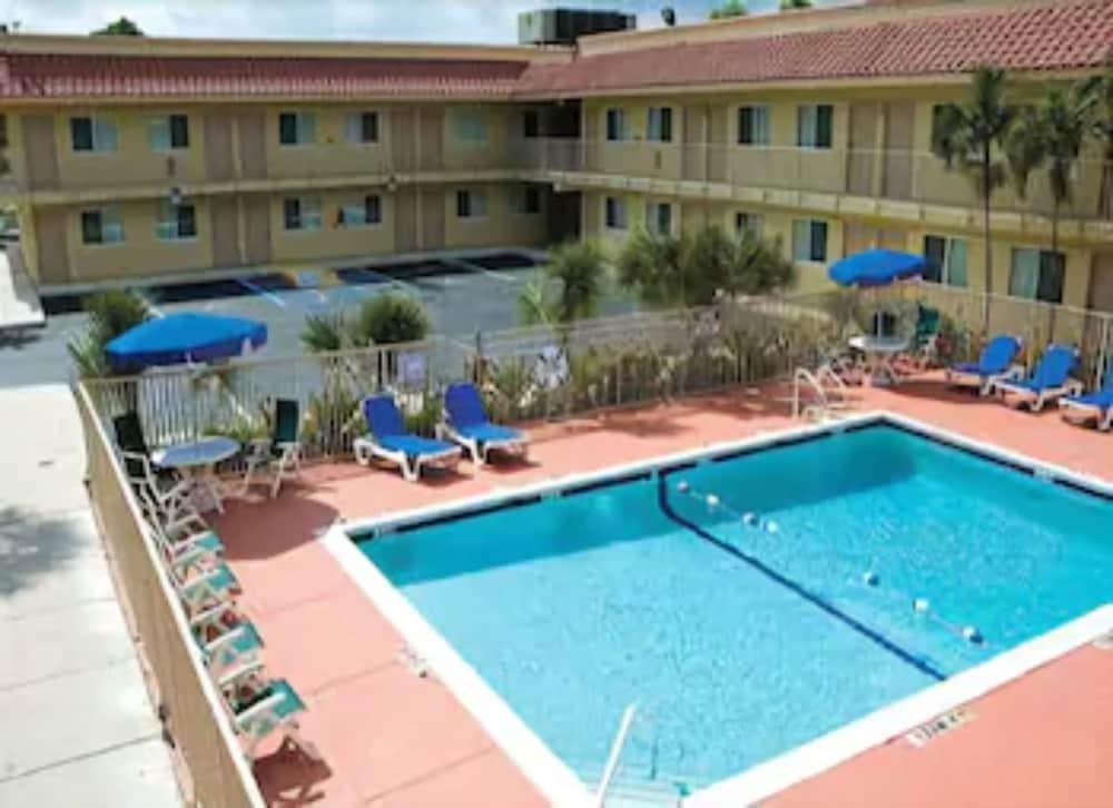 Motel 6 Riviera Beach Fl Экстерьер фото