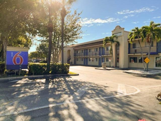 Motel 6 Riviera Beach Fl Экстерьер фото