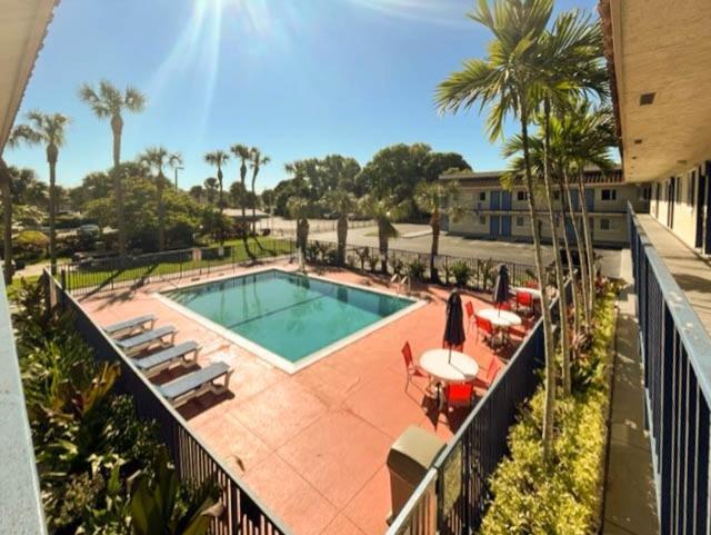 Motel 6 Riviera Beach Fl Экстерьер фото