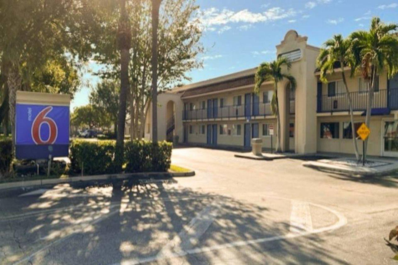 Motel 6 Riviera Beach Fl Экстерьер фото