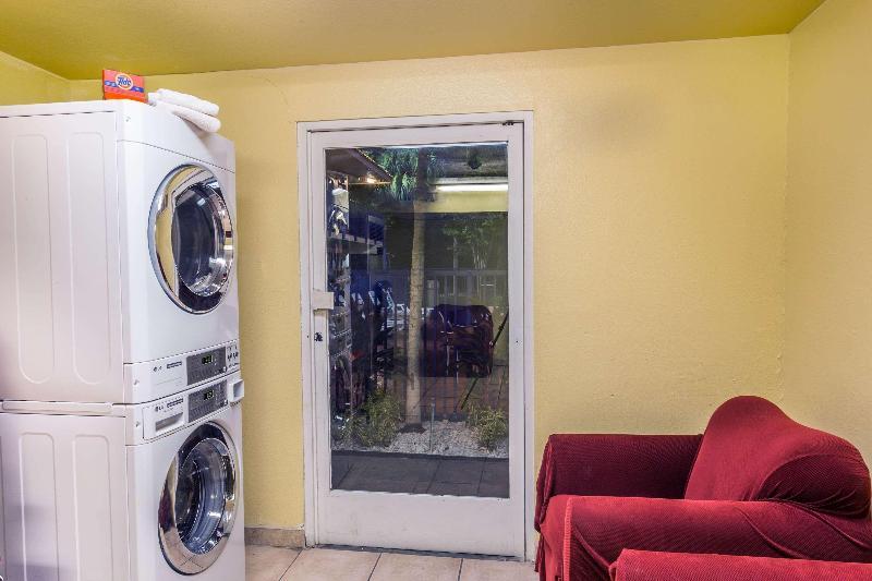 Motel 6 Riviera Beach Fl Экстерьер фото
