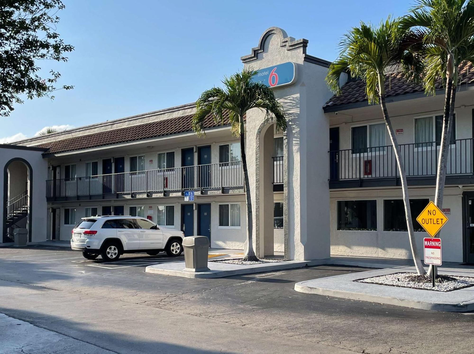 Motel 6 Riviera Beach Fl Экстерьер фото
